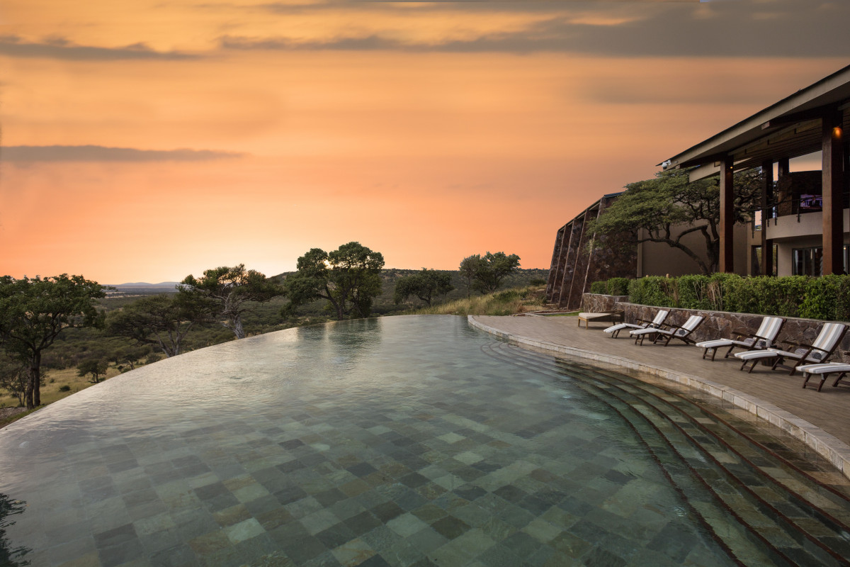 Meliu00e1 Serengeti Lodge Pool Sunset