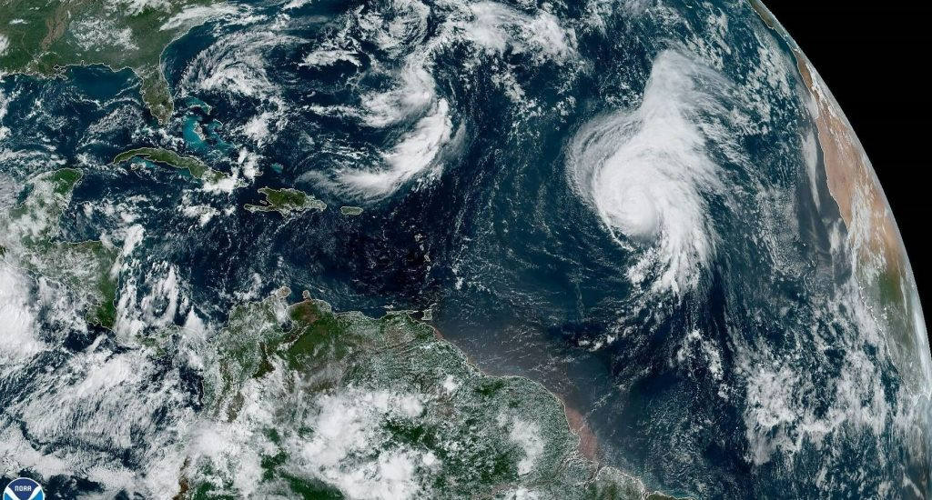 El huracan Lorenzo se acerca al archipielago de las Azores 1024x550