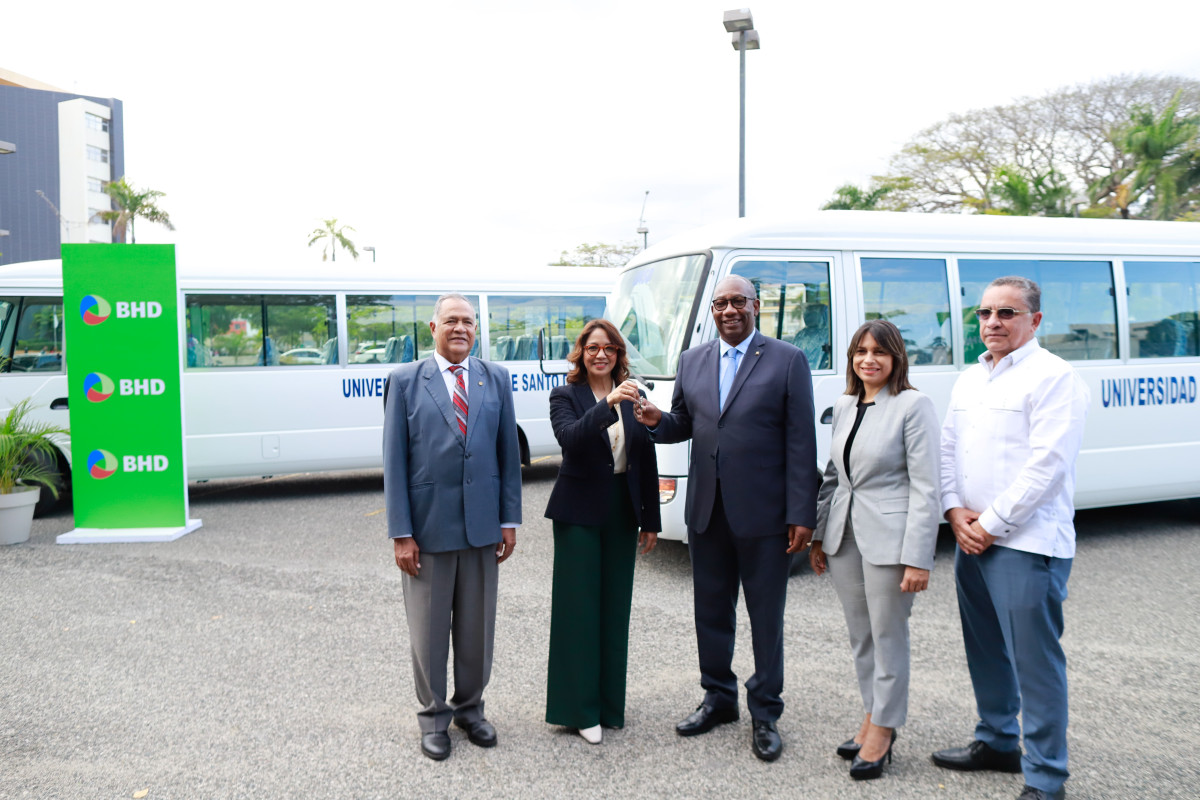Oscar Rosario, Josefina Navarro, Eritrudis Beltrau0301n, Kirssys Abreu, Wascar Herrera