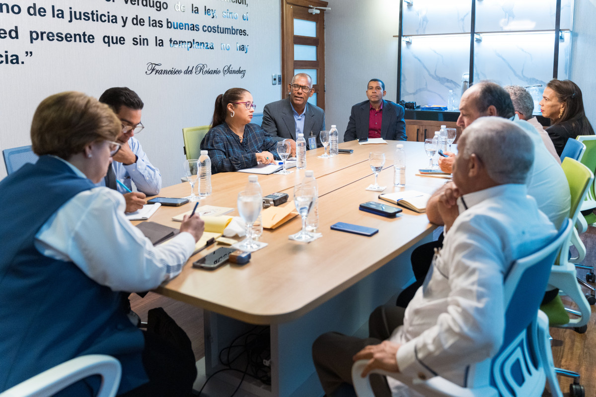 2023 11 30 Mag. Roxanna Reyes se reu00fane con Ministerio de Agricultura y Colegio Veterinario 015