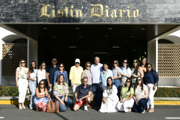 01 (Principal) Patricia Acosta, editora de la revista Bodas a La Moda, junto a los invitados a la experiencia en Zemi Miches.